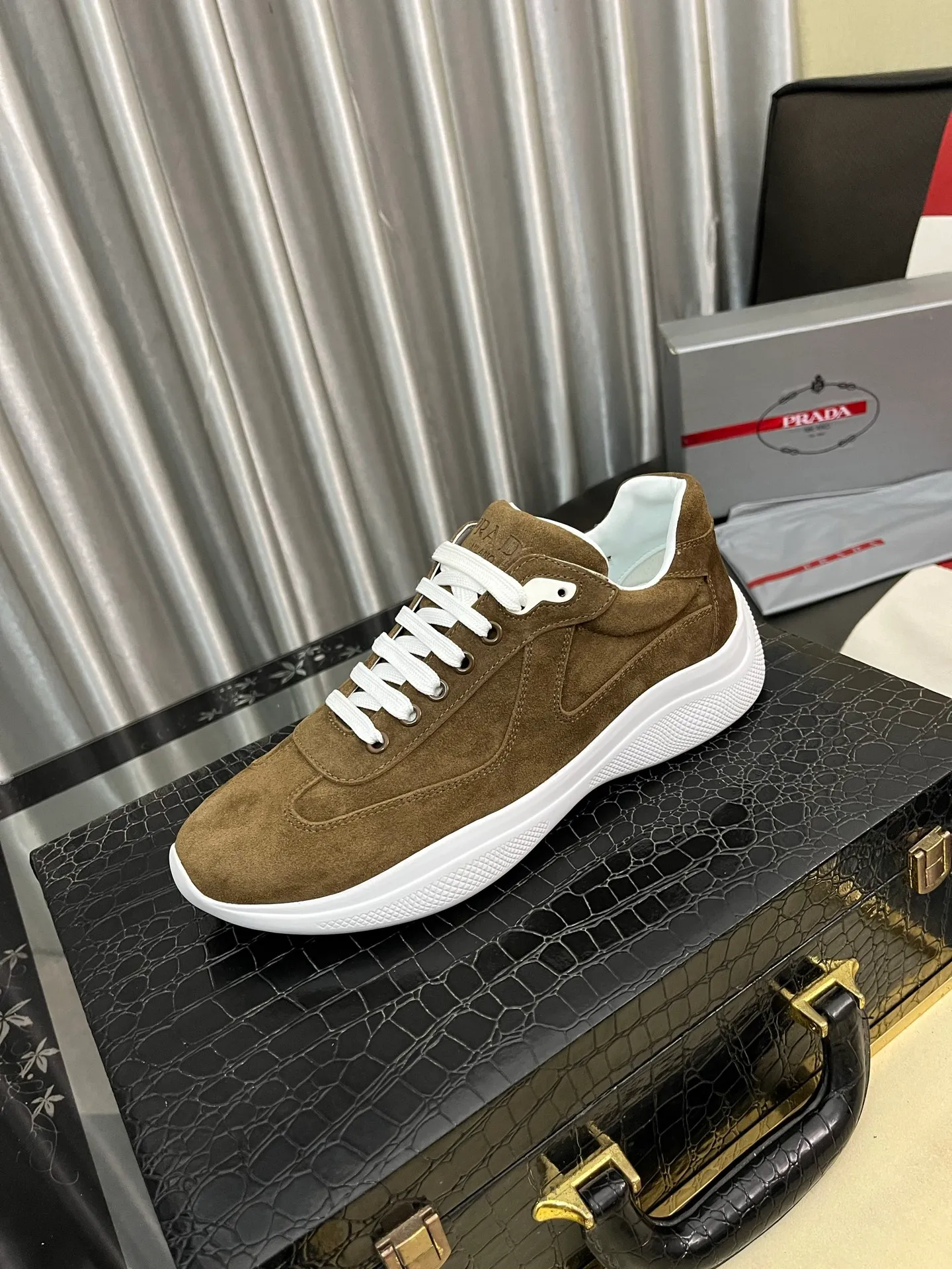 Men's shoes 💰400⌚️⌚️【PRADA】Prada casual shoes, originally developed 1:1, made of high-mercerized cowhide with imported cowhide, silk sheepskin lining, rubber outsole, comfortable and soft on the foot, size: 38-444️⃣Colors available